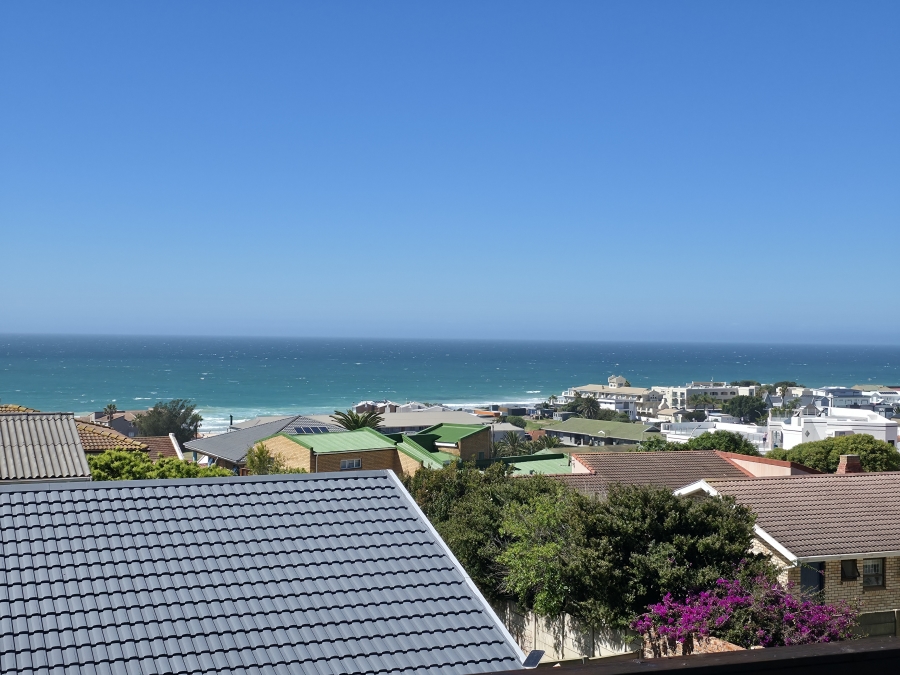 6 Bedroom Property for Sale in Wavecrest Eastern Cape